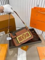 ⁦Louis Vuitton Cross Bag For Women⁩ - الصورة ⁦4⁩