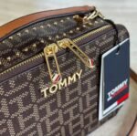 ⁦Tommy Hilfiger Cross Bag For Women⁩ - الصورة ⁦7⁩